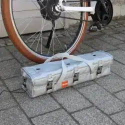 VLITEX Akku-Tasche für E-Bike mit angeschlossenem Ladekabel